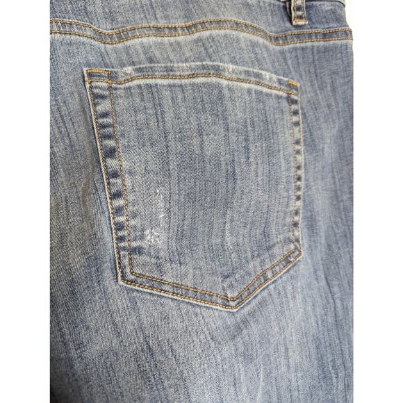 NWT Lane Bryant Distressed Floral Patch Crop Jeans - Picture 9 of 10